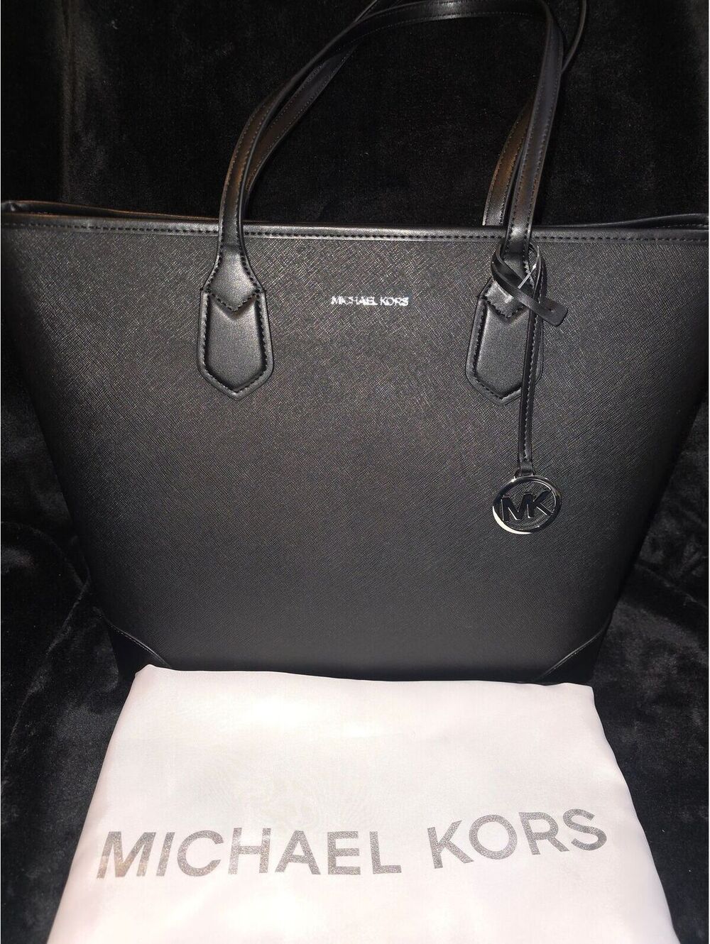30. NWT MICHAEL Michael Kors' Saylor Tote